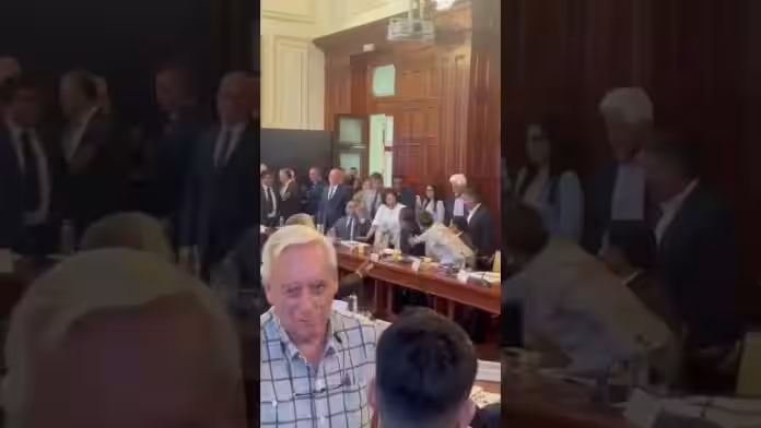 Casi se van a las manos: Ministros Astudillo y Álvarez reaccionan violentamente contra senadores de la oposición  (VIDEO)