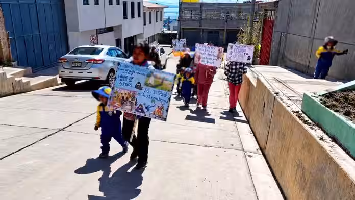 Puno: Niños del jardín Santa Rosa marchan para pedir a vecinos que guarden a sus perros ante casos de mordeduras