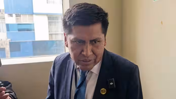 Gobernador Richard Hancco admite retrasos y deja obras pendientes en Puno