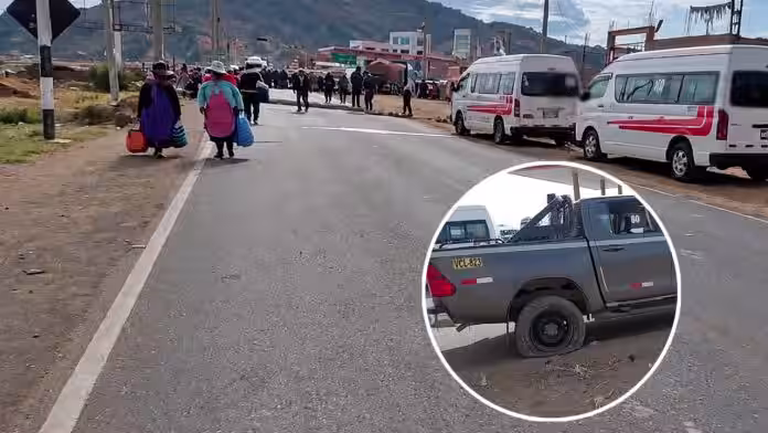 Transportistas bloquean desvío Jayllihuaya y desinflan llantas de vehículos varados en paro de 24 horas en la ciudad de Puno