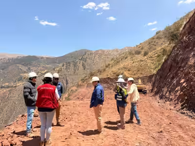 Cusco: Contraloría advierte riesgo de afectación al drenaje natural por acumulación de material suelto en obra vial de Santiago