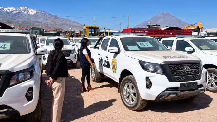 Arequipa: 100 camionetas policiales destinadas al patrullaje permanecen abandonadas en Río Seco